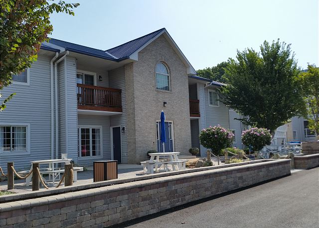 Put-in-Bay Pool View Condos Put In Bay